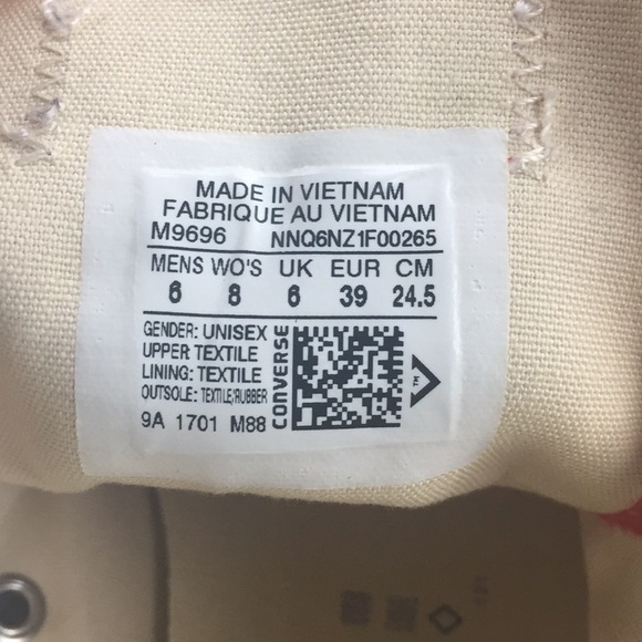 Red converse - Picture 3 of 4